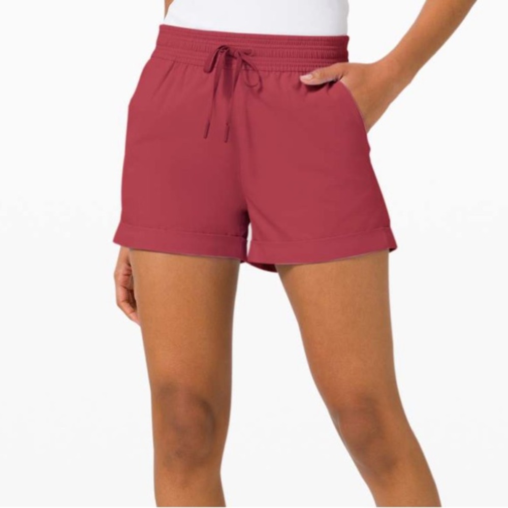 Lululemon spring break away short Chianti